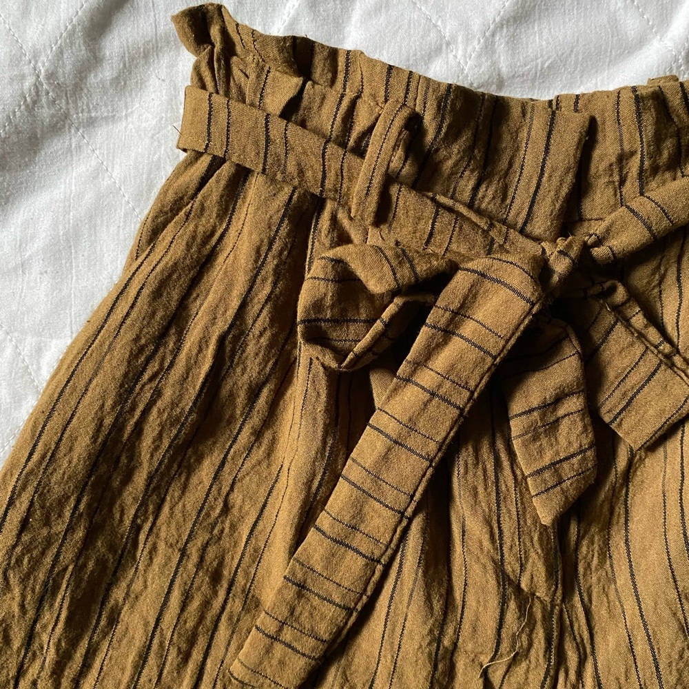 H&M belted high wasted shorts